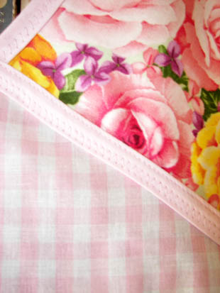 1940 pink gingham / rose bouquet close up