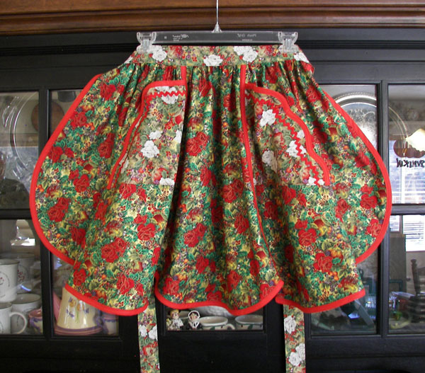 1944 Magic of Christmas, click to go back to 1944 aprons