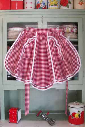 1944 red gingham half apron