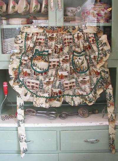 1948 Ruffled Half Apron