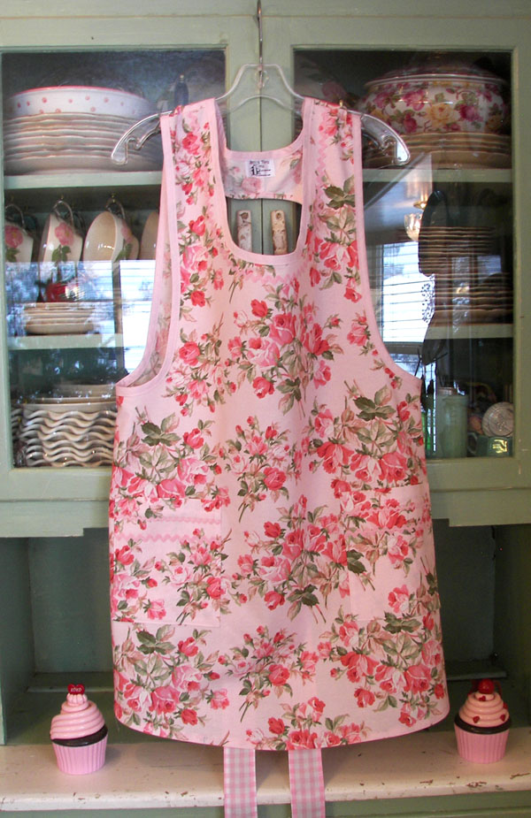 Grandma Large Soft Pink Roses Square Pockets