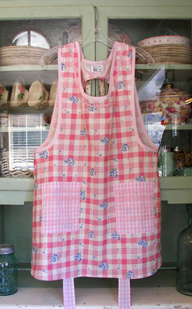 Grandma Old Fashioned Pink 40s apron