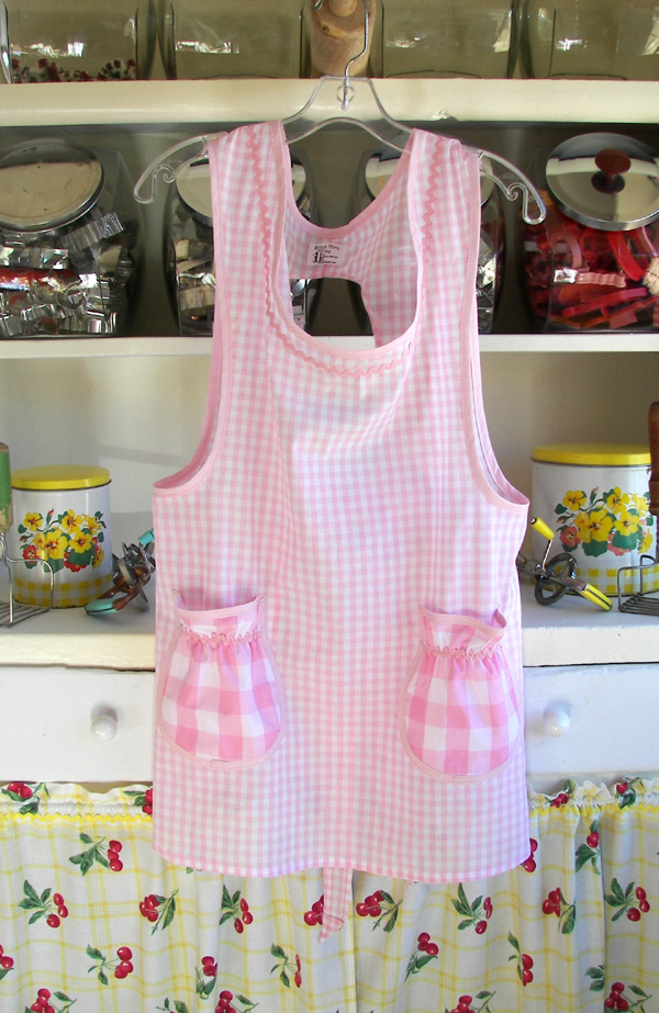 Grandma apron pink gingham apron