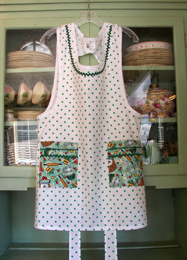 Grandma White / Green Polka Dot, click to go back to Grandma Aprons
