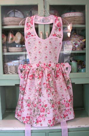 Heart Apron Large Soft Pink Roses