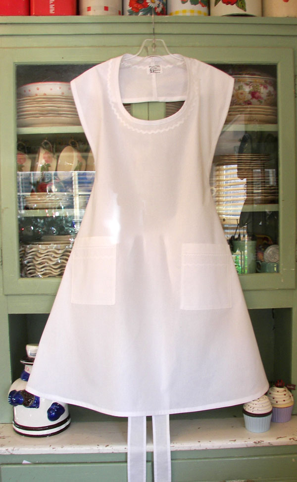 Rose Apron in All White