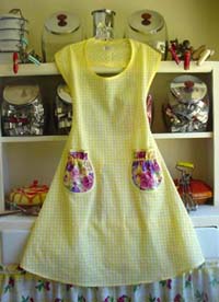 Rose yellow Gingham apron with pansy pockets, click for large view