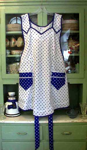 Aunt Sophie White / Blue Poka Dot