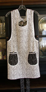 Violet style apron in white/black poka dot, click for larger view