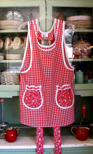 Grandma apron Red gingham / red snowflake, click for more Grandma aprons